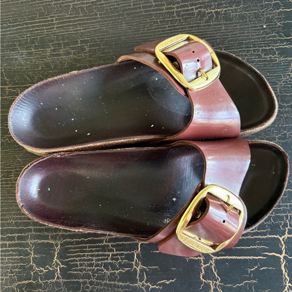 Gold and Brown Leather Sandals with Buckle Closure - Picture 13 of 13